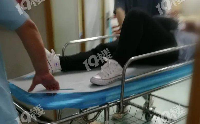 车祸女子断腿图片