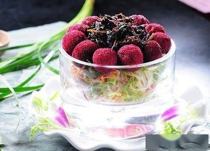 那你就错了~杨梅只有一种吃法?酸酸甜甜的滋味能把人的味蕾牢牢抓住!