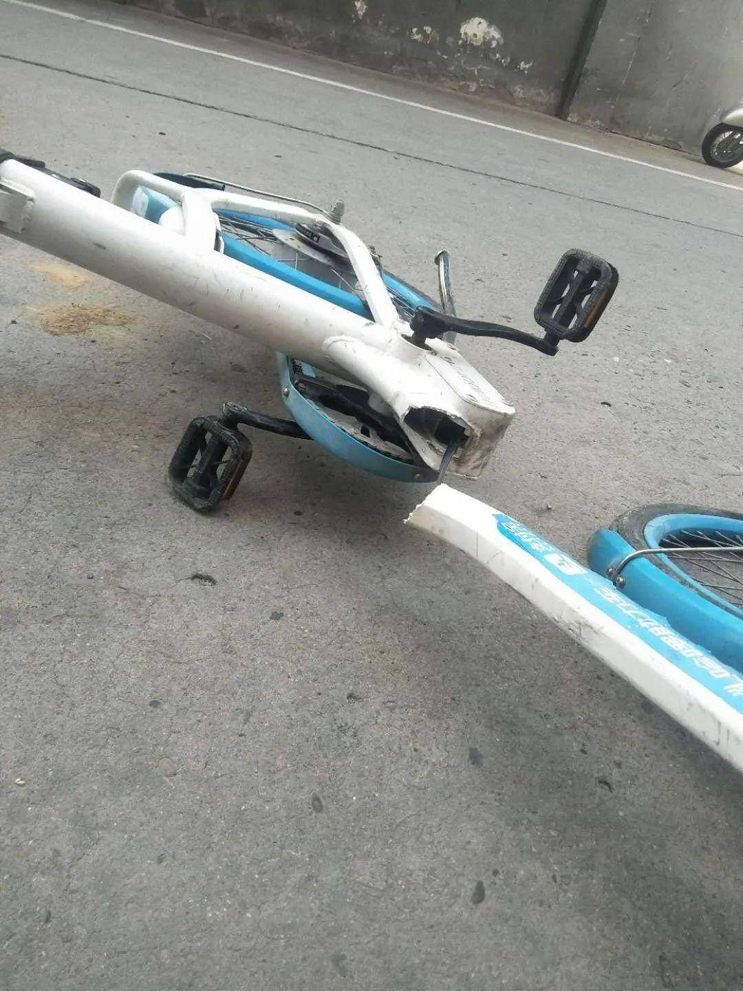 襄阳一小伙骑共享单车,竟然骑成了两截!更让他想不到的是