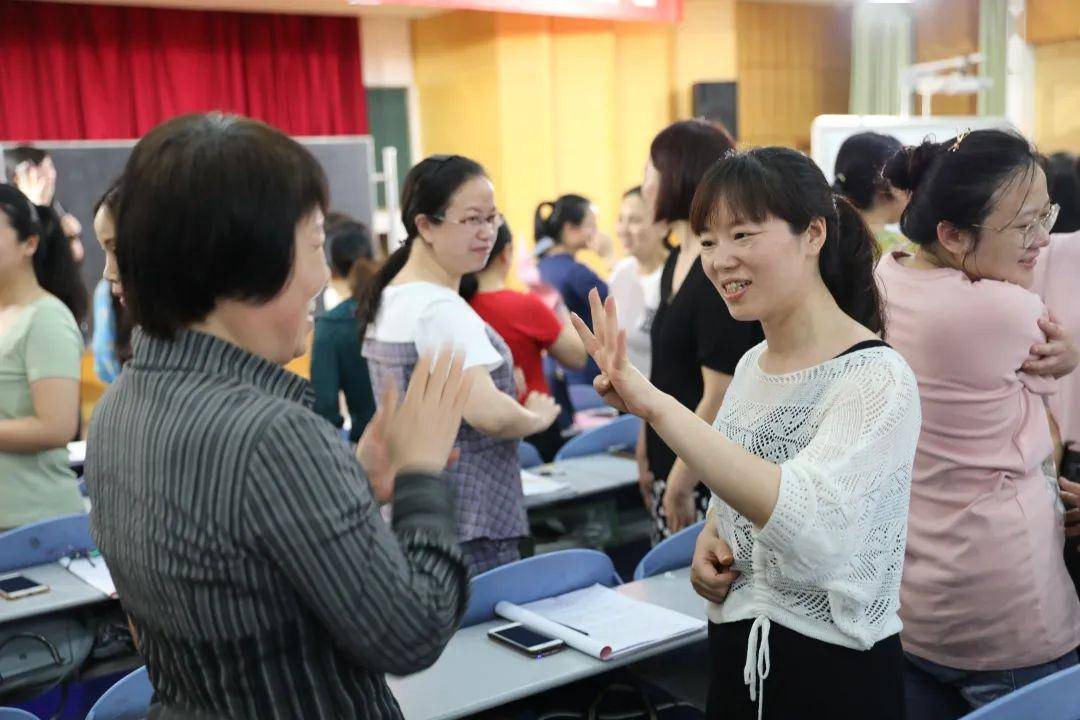 巾山小学集团开展自我压力管理心理健康专题讲座