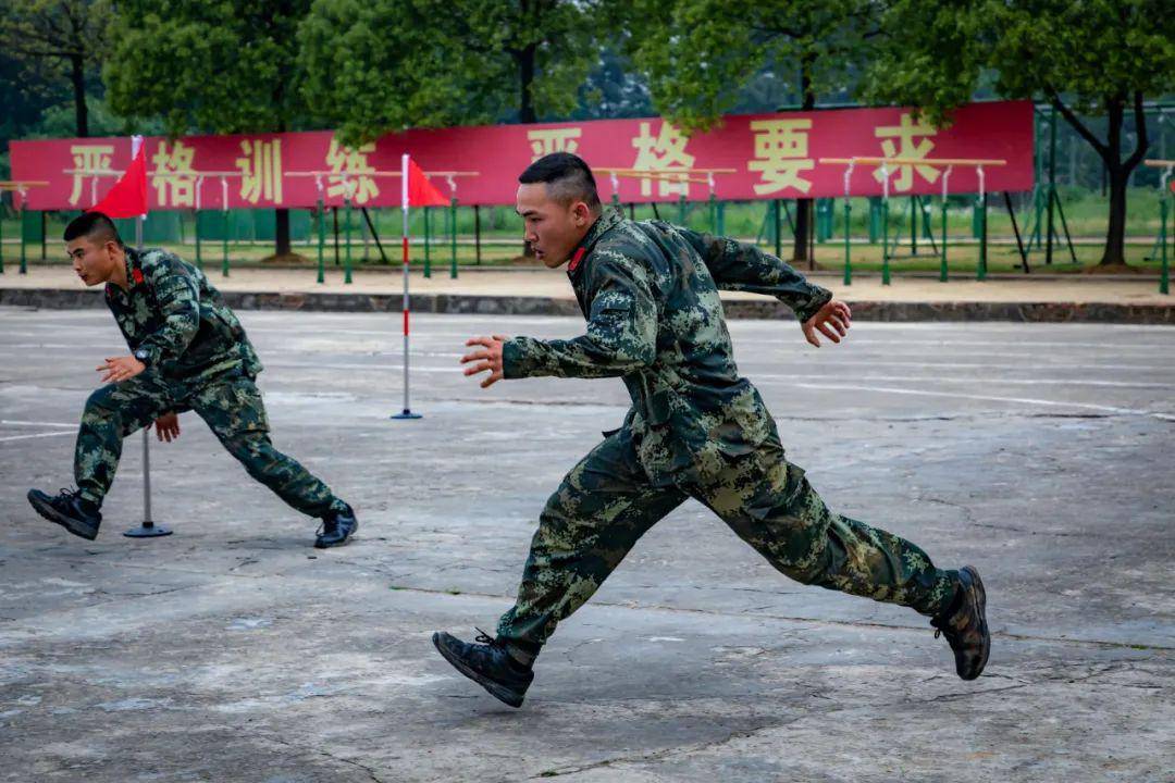 勤训轮换,和雨点"赛跑"的一天
