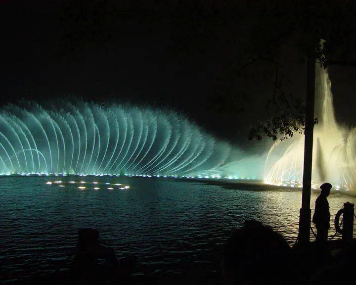 泰安岱廟一日遊贈送泰山西湖夜景室外最大音樂噴泉激光秀僅需599元人