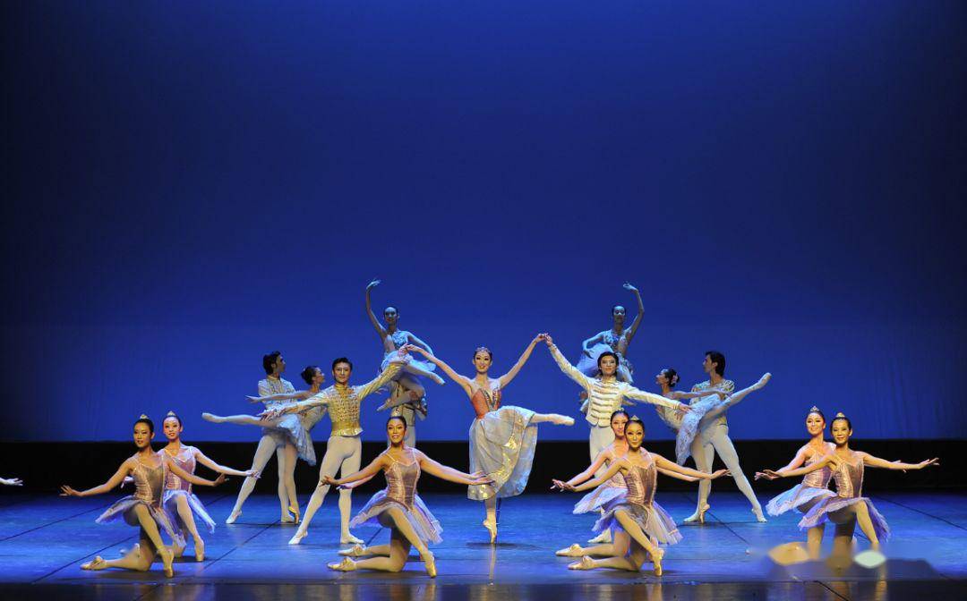 2018年5月12,13日,由辽宁芭蕾舞团精心准备的《中外芭蕾精品晚会》在