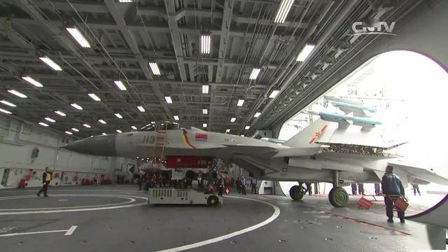 山东舰机库曝光,与辽宁舰有啥不同?标配24架歼15和12架直升机