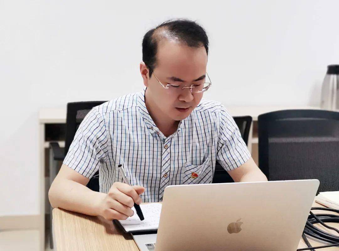 筑牢思想防线,严守纪律规矩