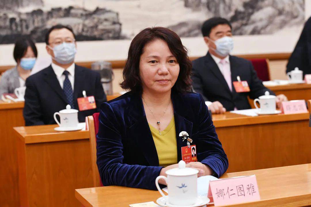 全国人大代表王欣会:今天上午听了总理的政府工作报告,我的心情非常的