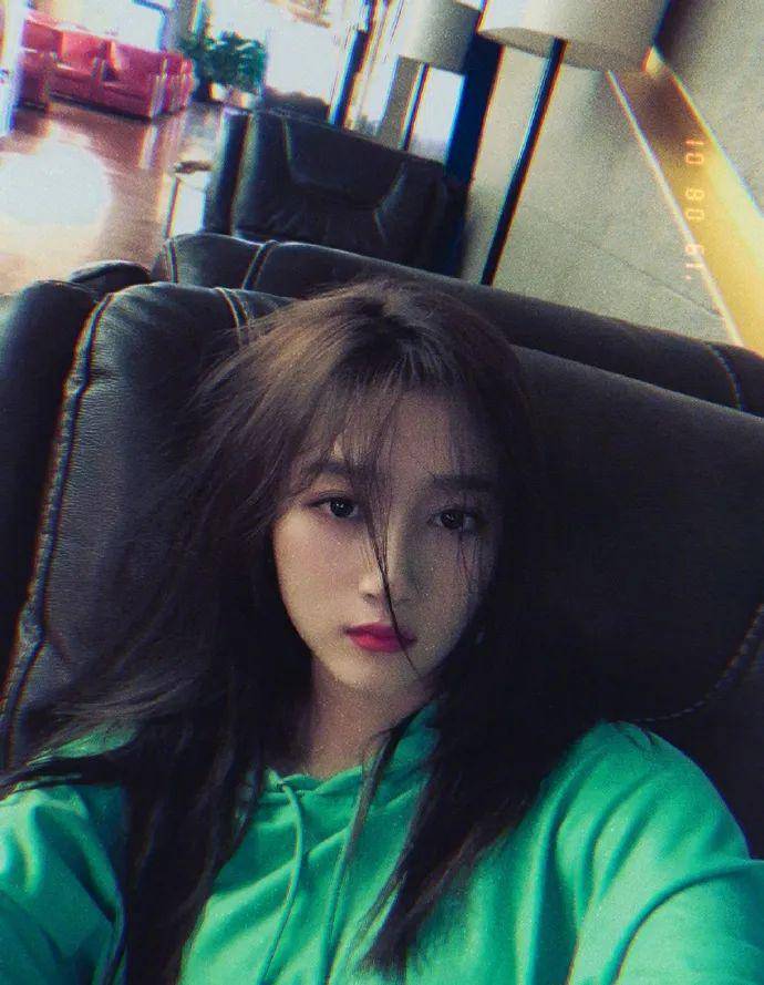 关晓彤日常照及生图