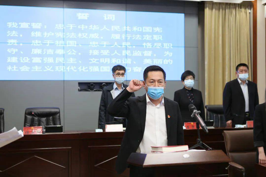 新任职副区长王军同志依法进行宪法宣誓 【end】  供稿单位:西市区