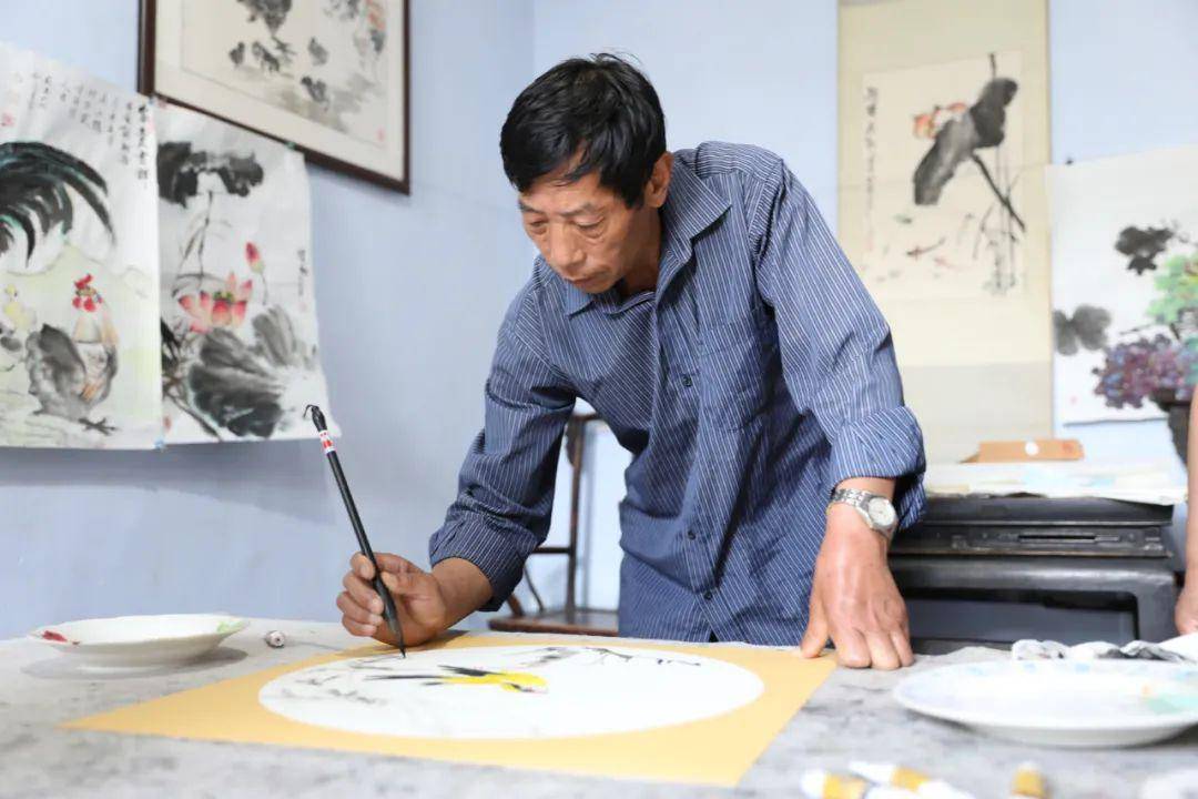 著名美女画家陈玉莲↓↓书画活动现场花絮↓刘彦芹,山东新泰人,自幼