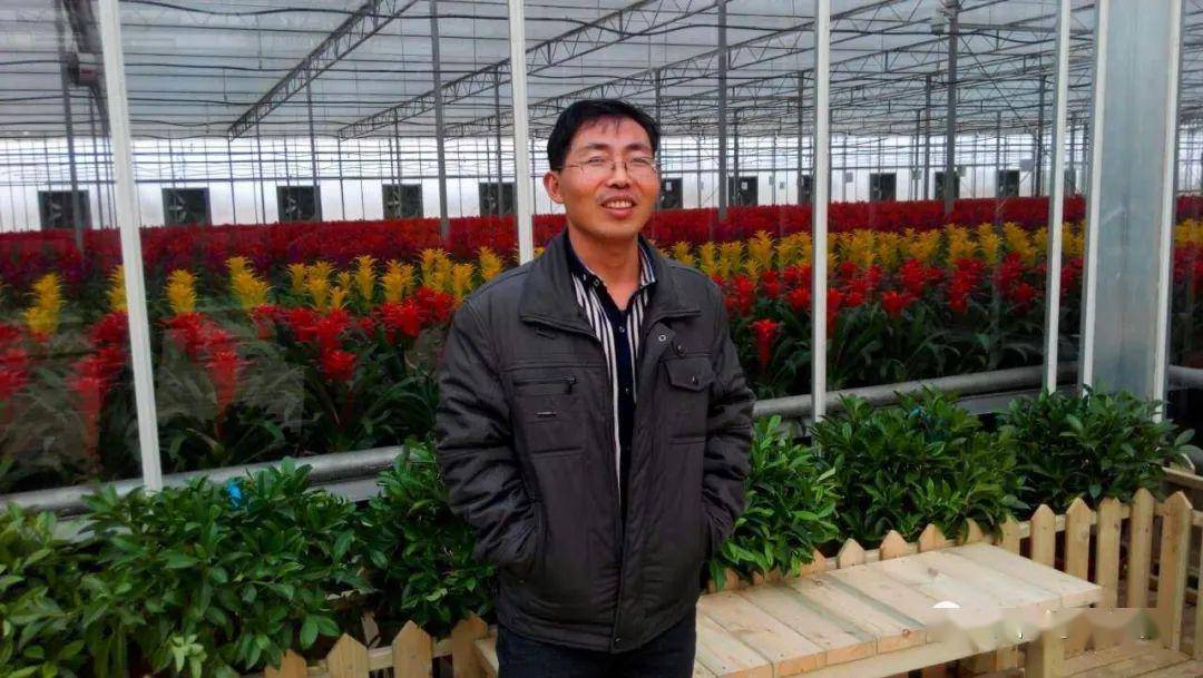 作者简介:蒋小龙,江西省樟树市阁山初中语文教师兼校报主编,也是省