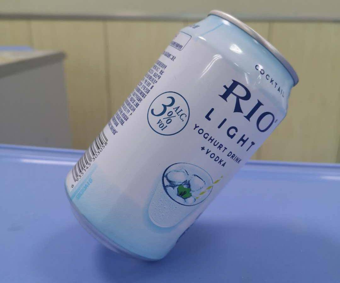 斜立的易拉罐_手机搜狐网