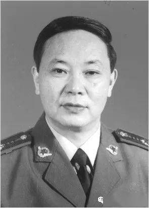 专业创作员,中央戏剧学院戏文系,上海戏剧学院戏文系学员,广州军区