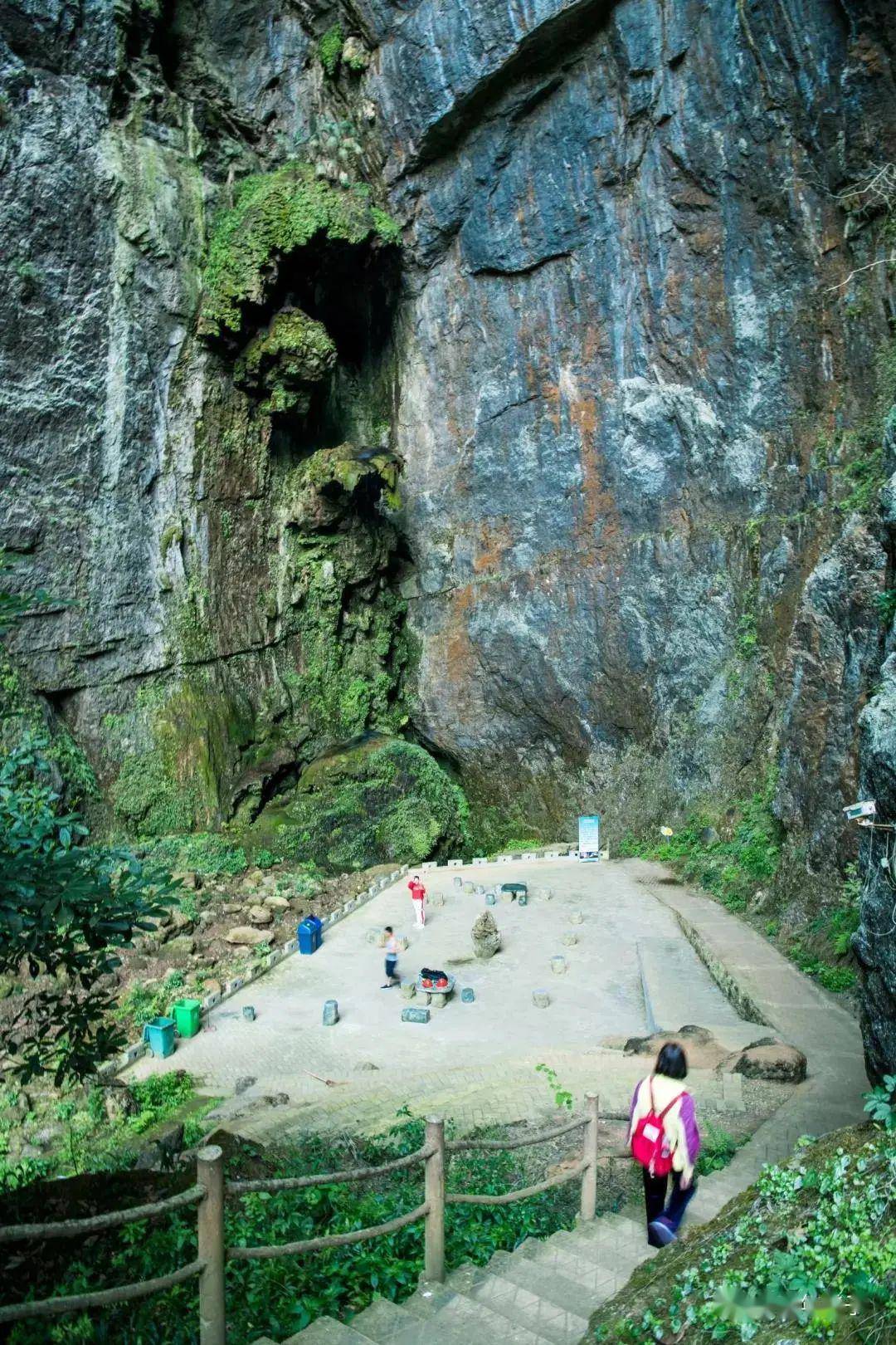 山水成卷书中有景乐平水帘洞富丽堂皇的地下宫殿