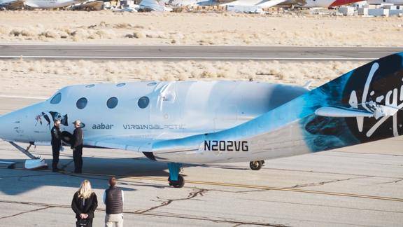 维珍银河号空天飞机可载游客遨游太空投资人预抱头痛哭