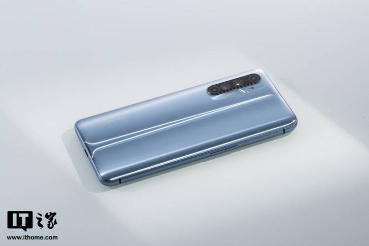 【it之家开箱】realme真我x50 pro玩家版光速银图赏