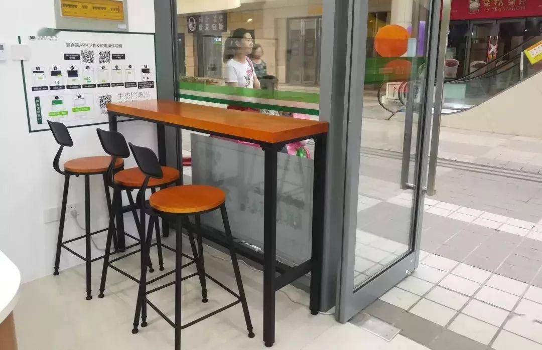 便利店休闲区一个充满温情的地方