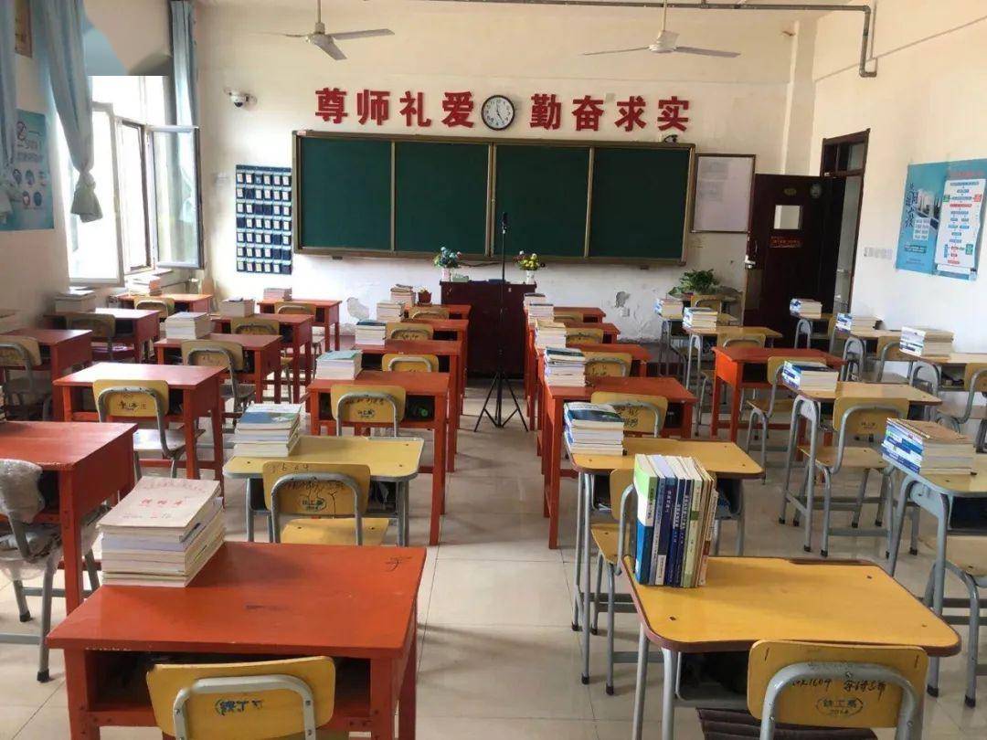 战疫情书香校园美化教室铁道工程系学生会卫生部