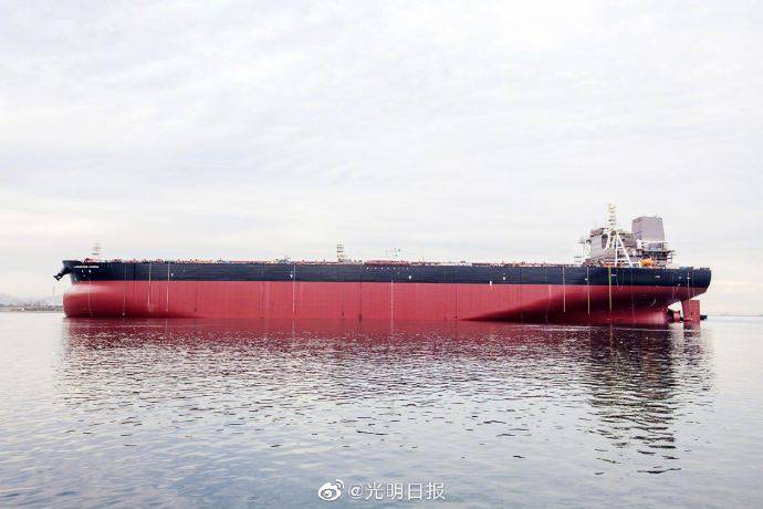 蚕式打沉30万吨油轮图片