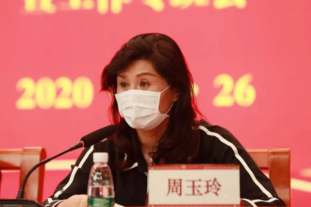 区教委主任周玉玲传达了市教委义务教育复课工作的会议精神并提出要求