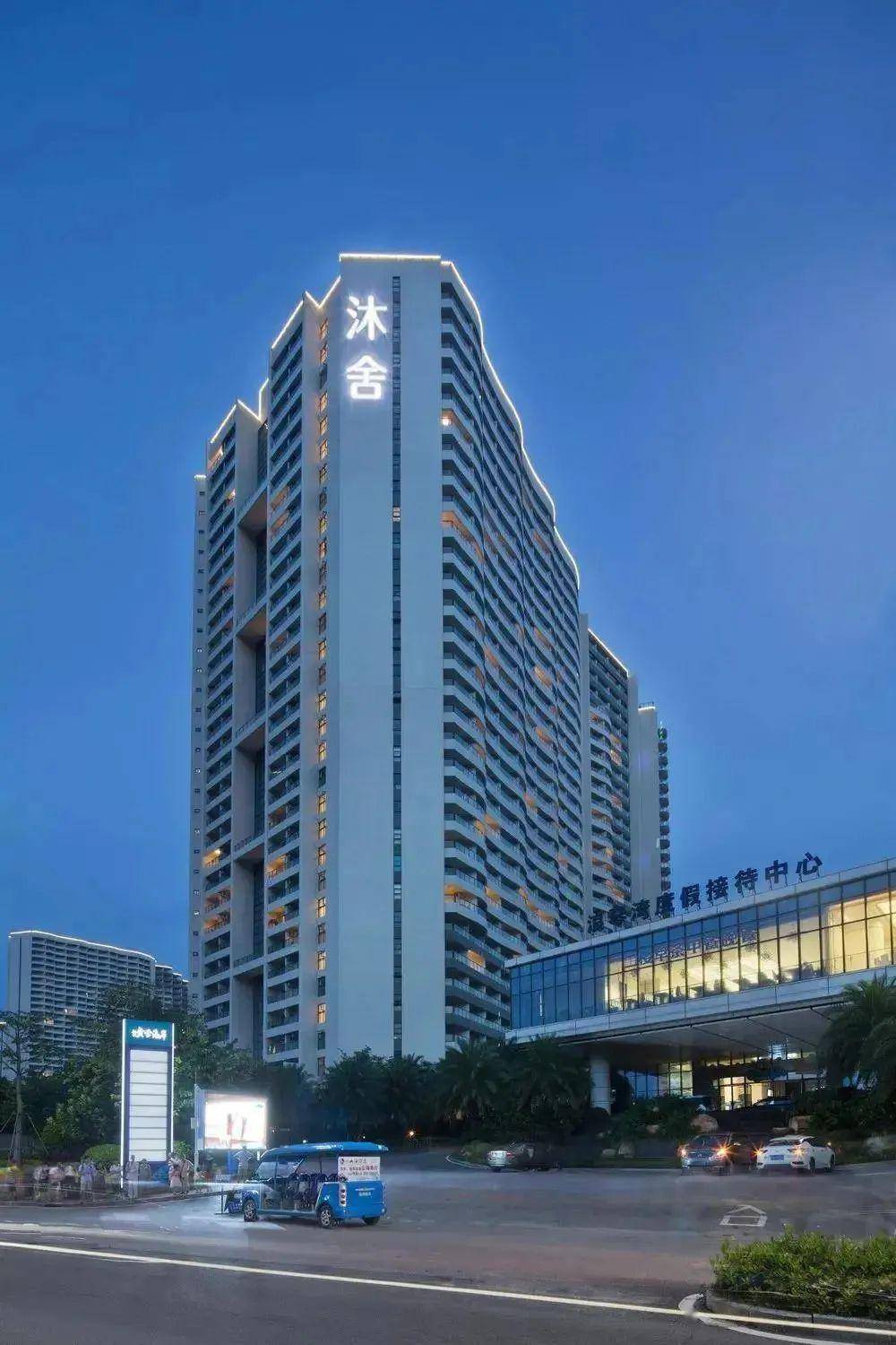 旅游度假圣地而就在这座享有"南方北戴河"和"东方夏威夷"美称的四面