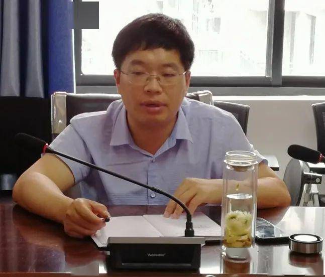 专业剖析问题重点压实责任高坑镇召开脱贫攻坚工作联络小组例会