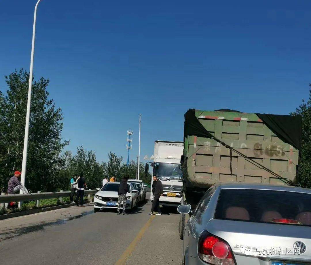 马驹桥连续两天发生多车事故道路千万条安全第一条