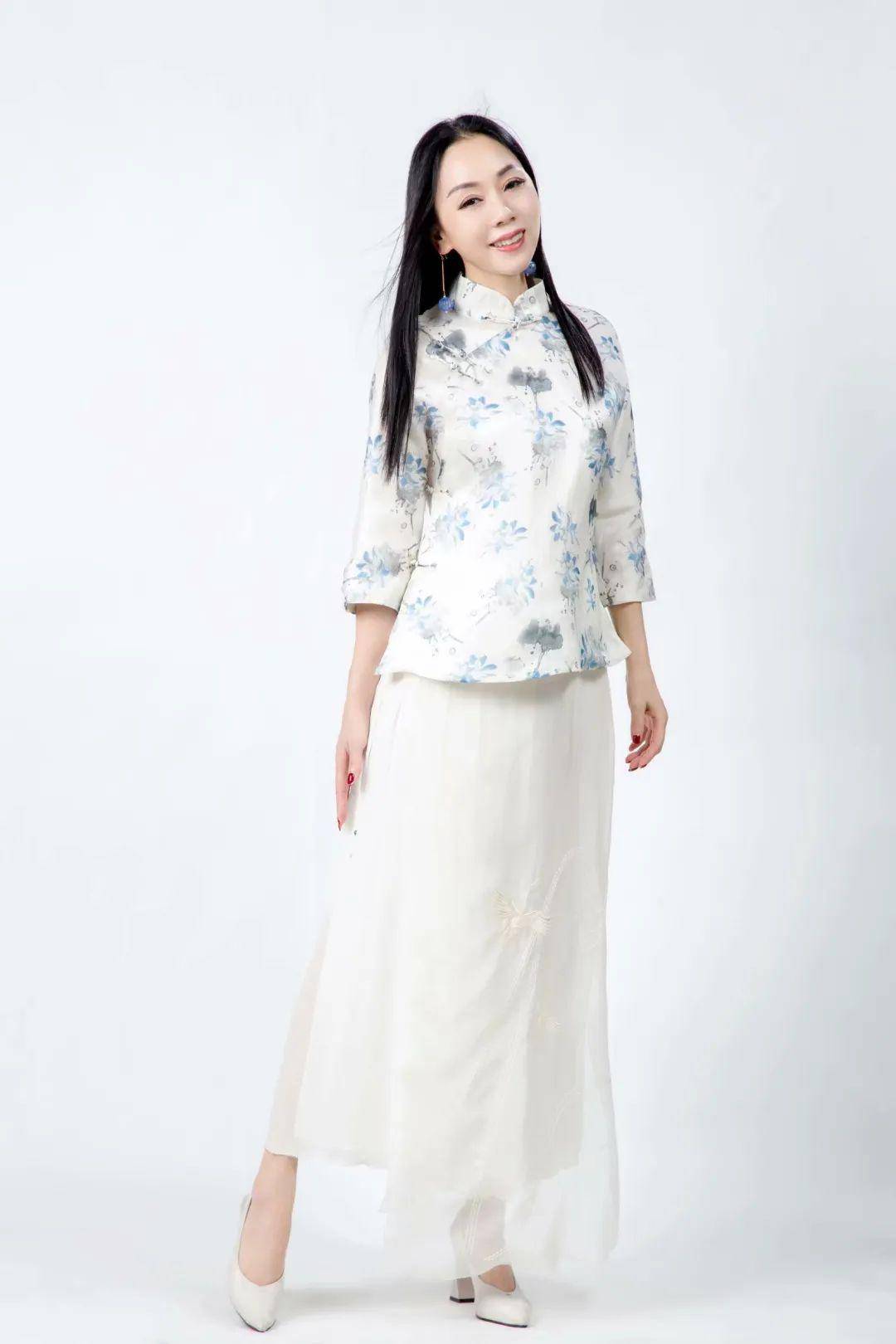 东方艺璇用18岁的心态工作带着初心激情澎湃