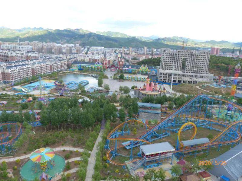 平泉市援鄂医护英雄游览欢乐谷