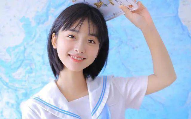 沈月被疑整容偷偷变美,鼻子变化明显更显精致,近照还意外撞脸蔡徐坤?