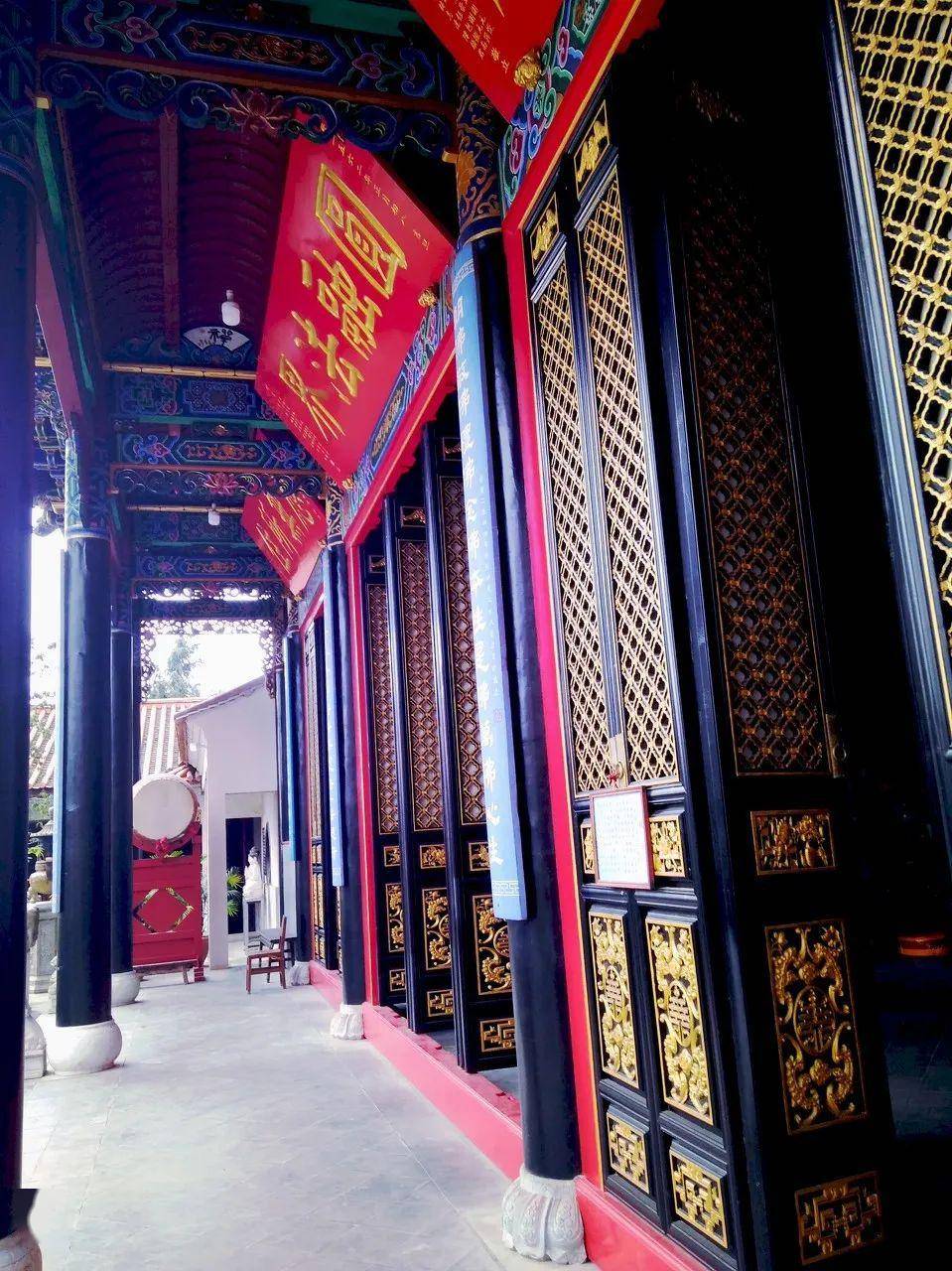 宝珠寺的路线比较短,但全程的旅游设施很完善,整条路上都没有大货车会