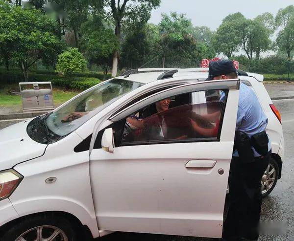 乐平市事件经过描述:据乐友爆料:在华泽城和万宇城在建小区中间的位置