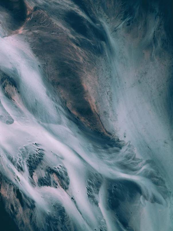 在难以到达的高度,欣赏绝美的地球画作!