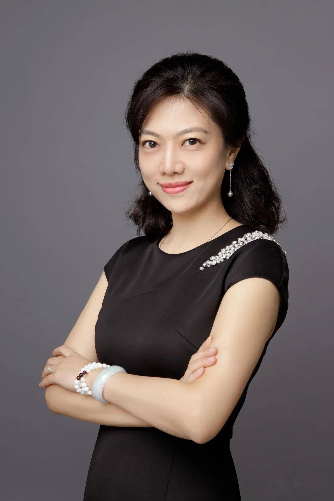 直播入口  主持人  昕 明 smg"名优新"主持人,现上海教育电视台∫一
