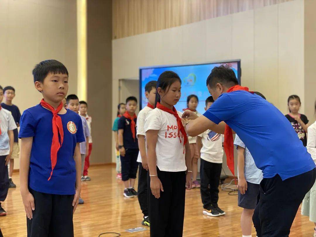 富春七小六一节志zhi先锋争做新时代好队员