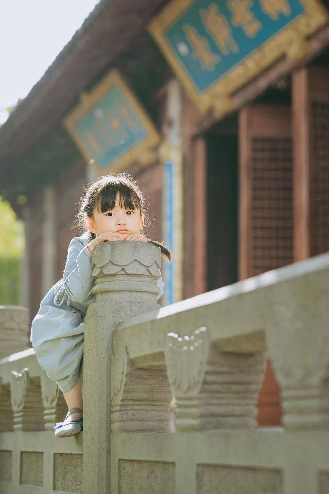 大冰封面的小女孩图片