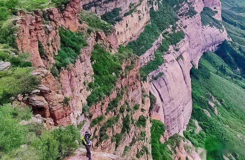 丹霞地貌发育始于第三纪晚期的喜马拉雅造山运动.