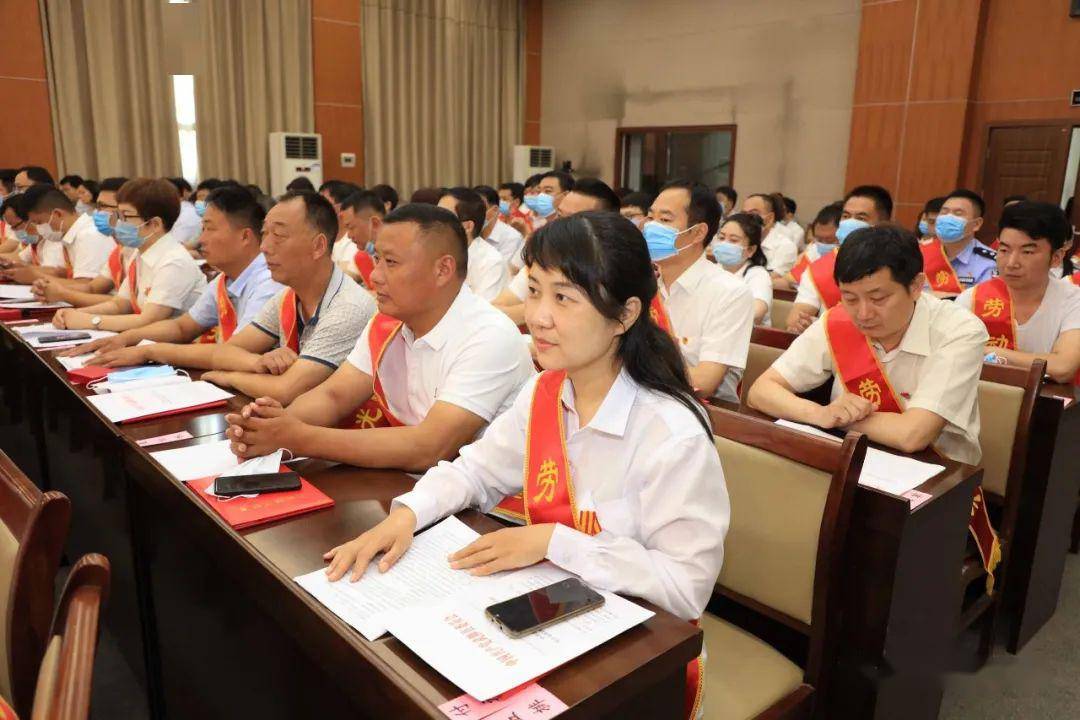 我县召开劳动模范和先进工作者表彰大会_武陟县