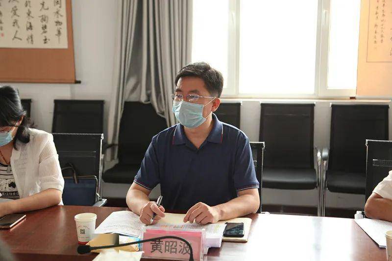 市教育局局长黄昭波来我县调研