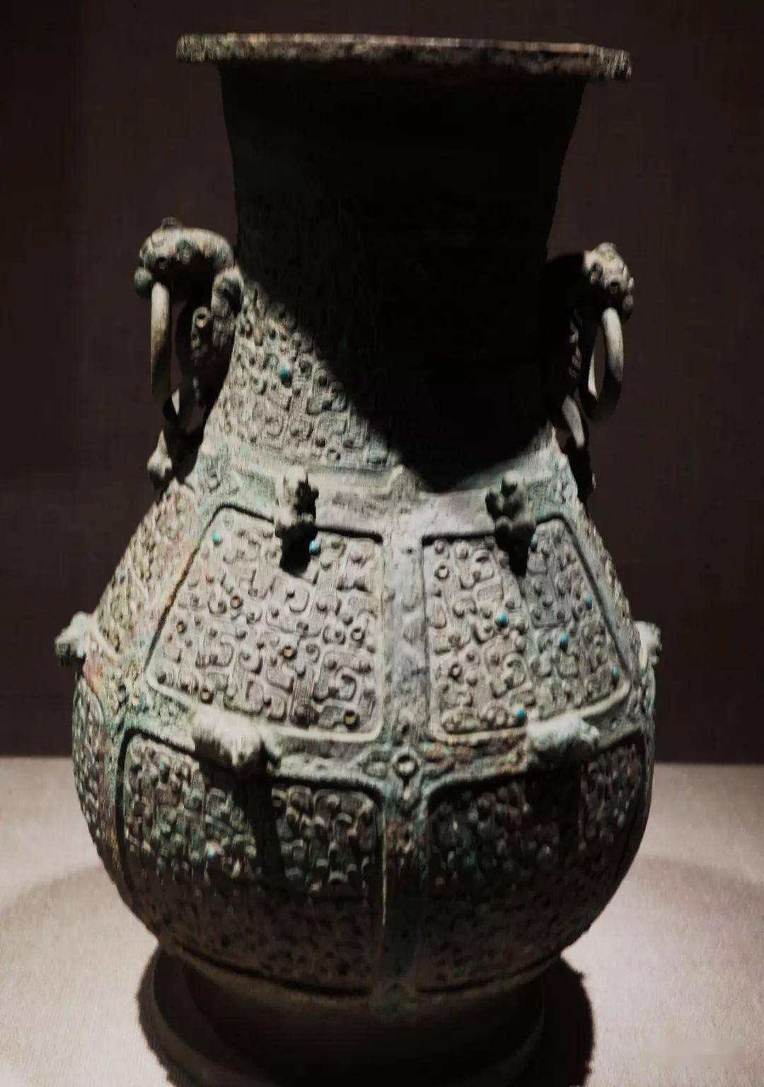 从三星堆横肉人面到战国虎踞铜淳于成都博物馆青铜器上篇