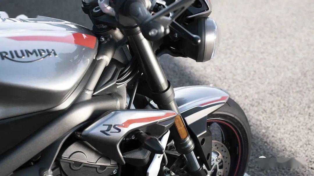 國內售價十萬出頭解讀凱旋青蛙王子streettriple765rs丨視界