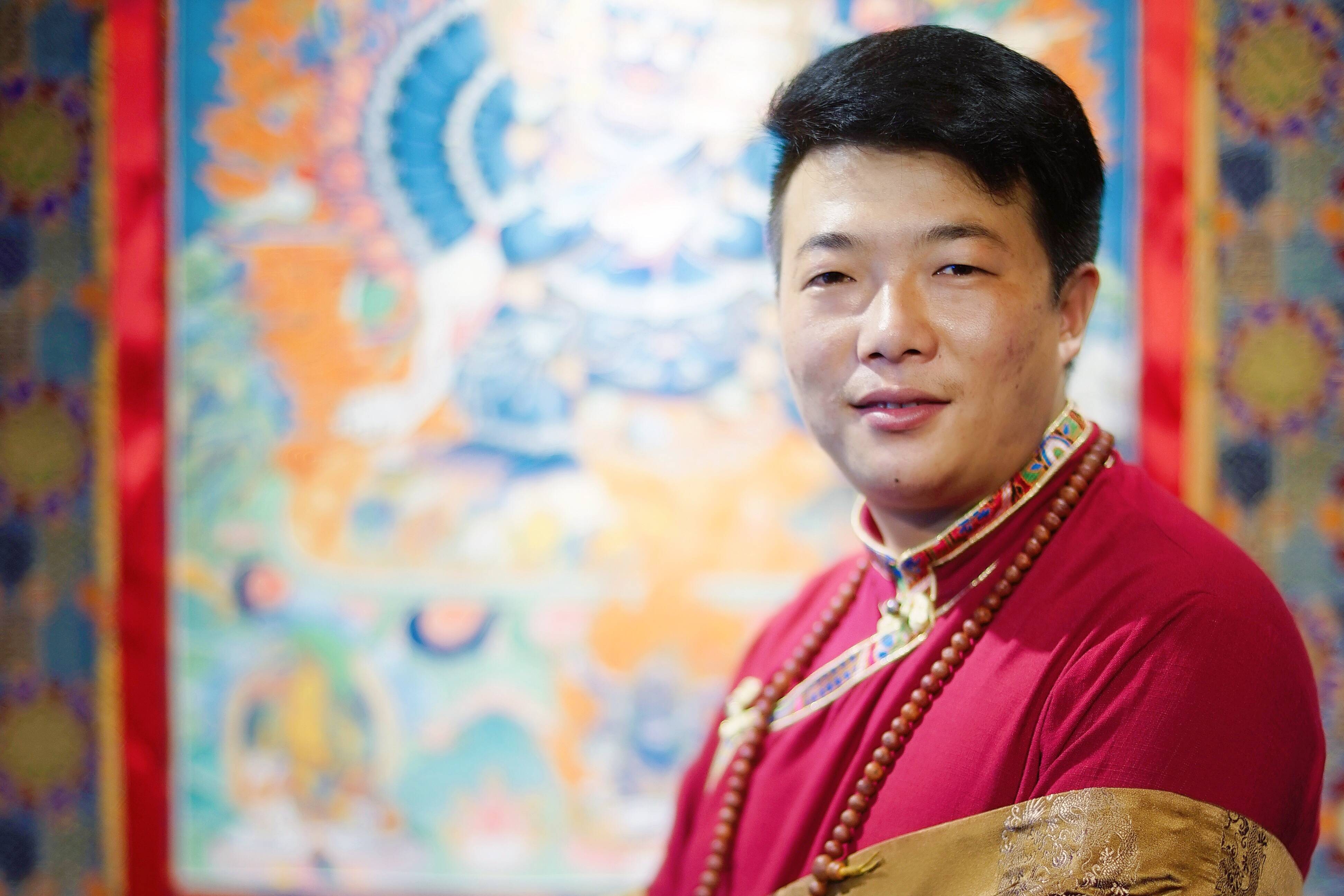 唐卡画家桑吉才让被评为首届热贡艺人之家