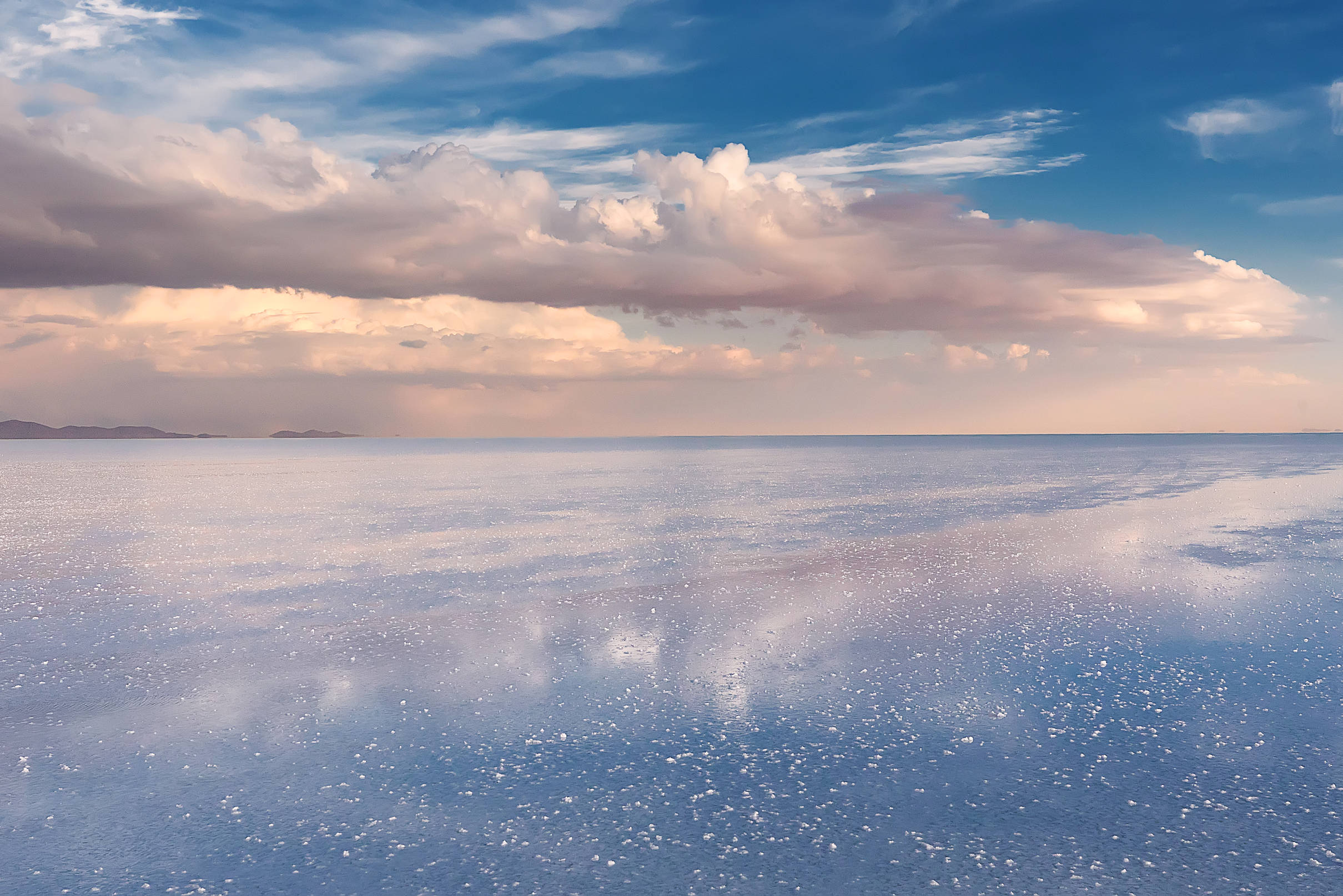高品视界乌尤尼盐沼绝美的天空之镜