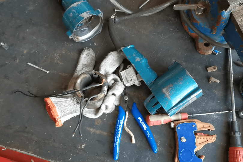 铝壳手电钻修好了现在可以转了就是旋转方向是反的