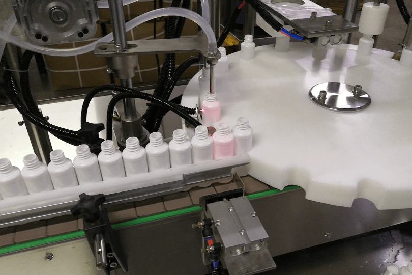 圣刚含氯消毒剂灌装机全自动消毒液灌装机75酒精消毒液灌装机