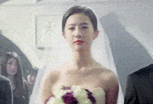 刘亦菲婚纱造型仙气十足 手捧鲜花气质优雅甜美-沐风文化