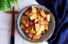 家常炖豆腐，豆腐软嫩鲜香，营养又健康