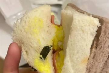 桃李面包被曝吃出2厘米带锈刀片冲上微博热搜 