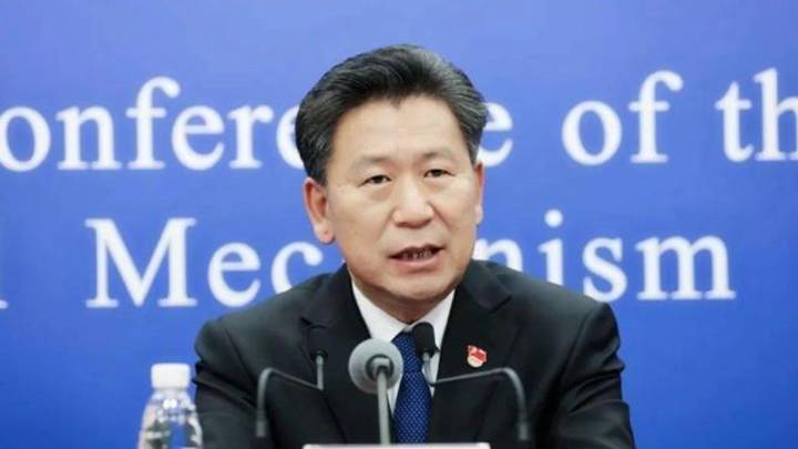 足协主席落马后，原副主席王登峰移送司法，你看好国足的未来吗？