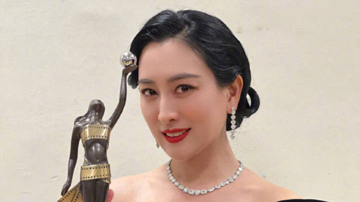 马苏晒庆祝《海的尽头是草原》获最佳亚洲华语电影，是实至名归吗？