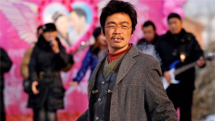 王宝强《八角笼中》，口碑上座率能力压《消失的她》吗？